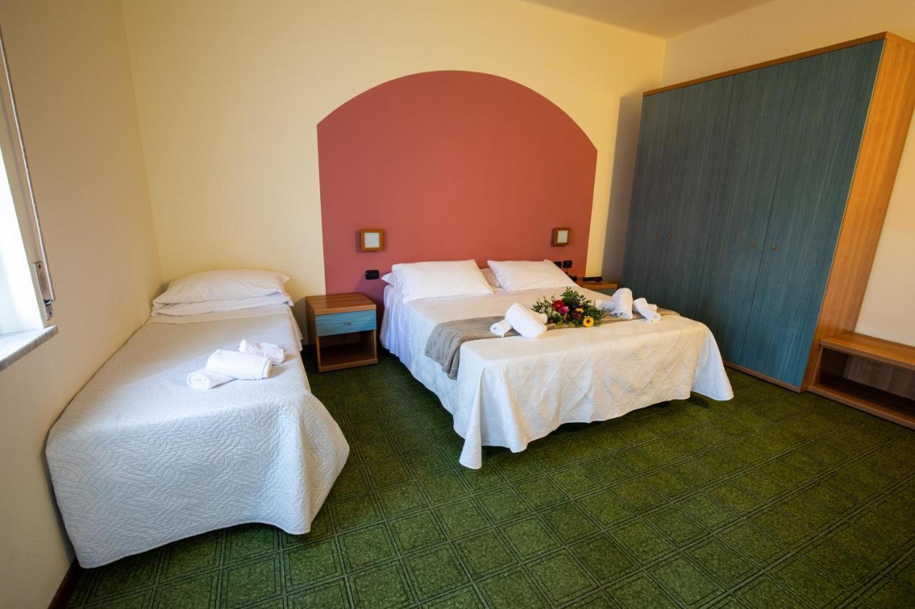 Hotel Xxv Aprile Casa Per Ferie Albenga Exterior foto
